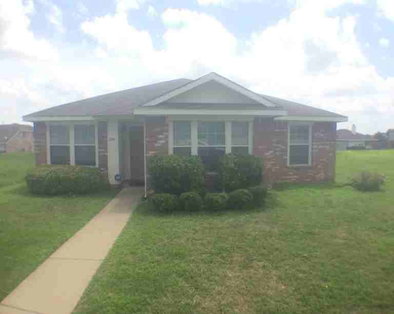 2938 Midbury Dr - Photo 2 of 13