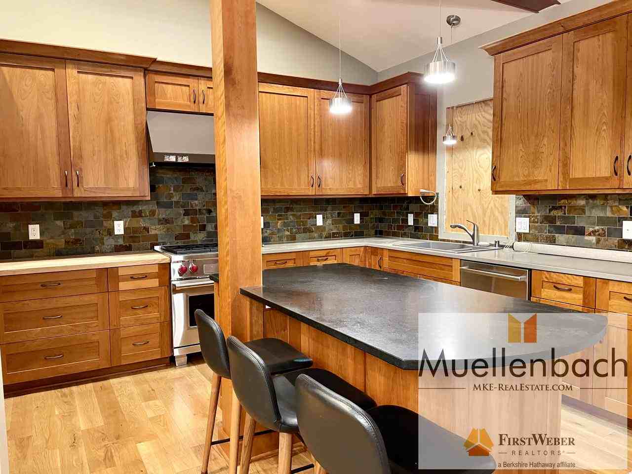 3320 North Lake Drive - Photo 2 of 23