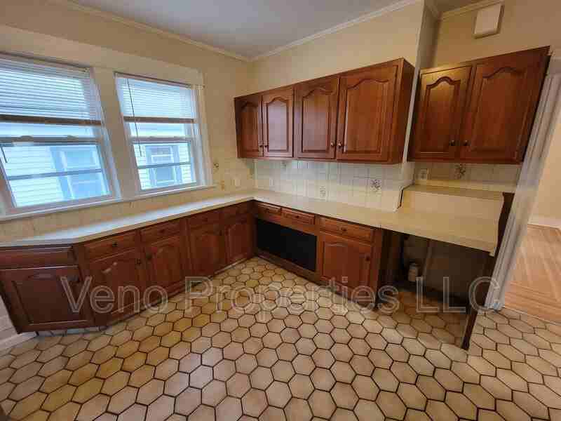 307 Altamont Ave #2 - Photo 3 of 16