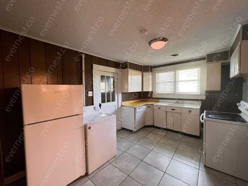 8641 Ellis Rd - Photo 3 of 17