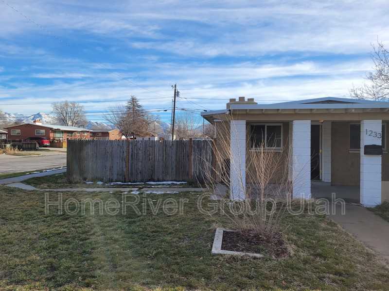 1233 S Concord St - Photo 2 of 20