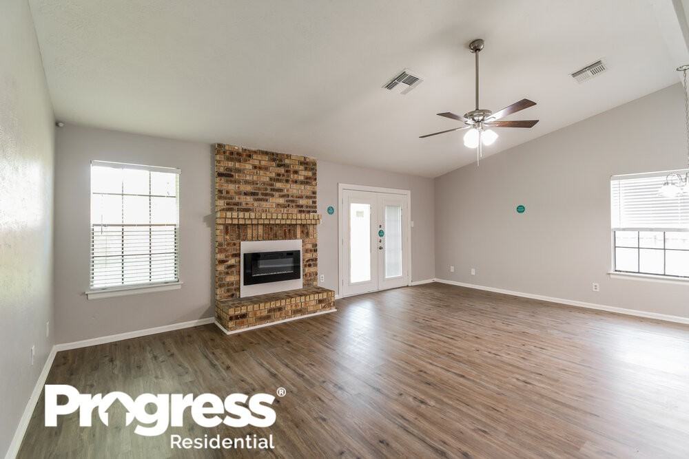 2610 Merrimac Dr - Photo 3 of 16