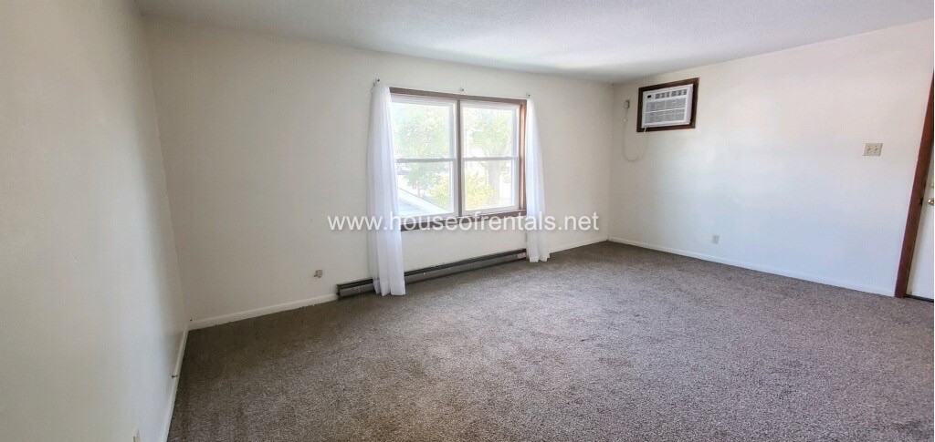 505 S Mechanic St #B - Photo 2 of 10