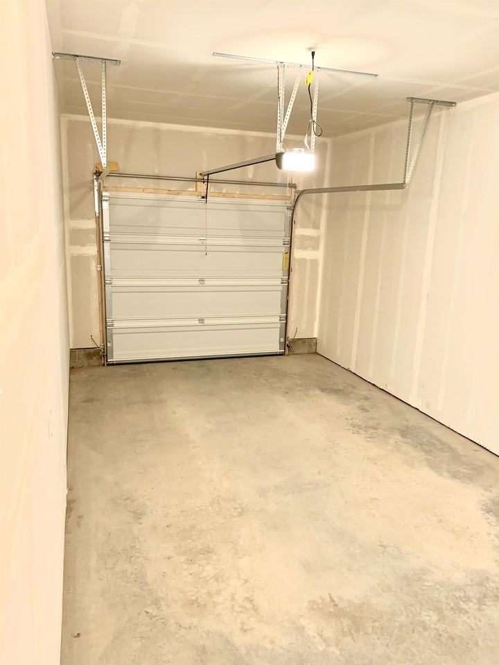 577 S Davis St #1 - Photo 5 of 36