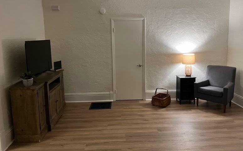 460 N Paw Paw St - Photo 7 of 8