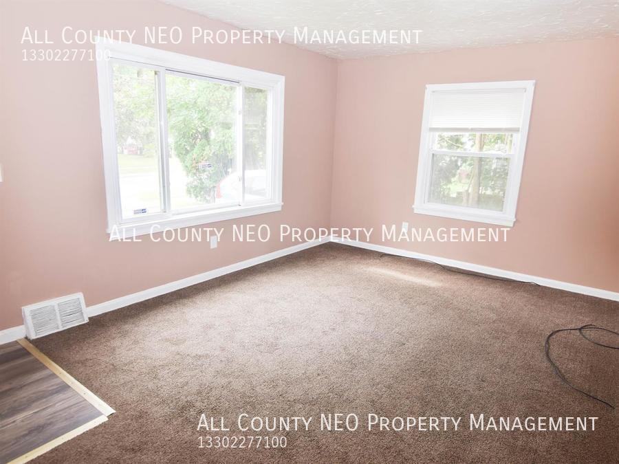 984 Cordova Ave - Photo 3 of 14