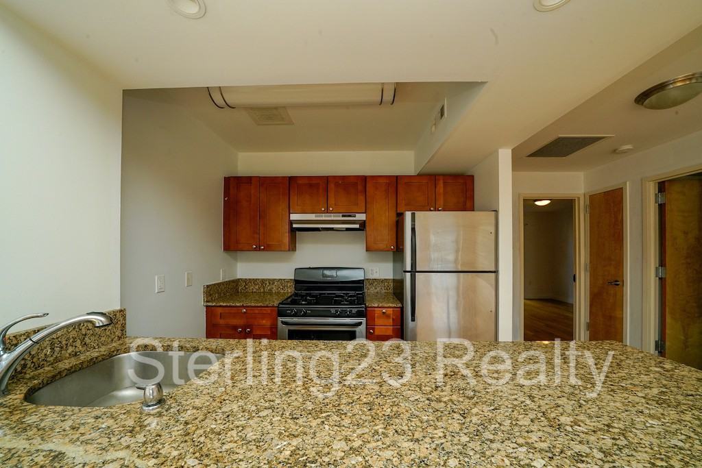 25 25 41 22nd St #3 - Photo 3 of 12