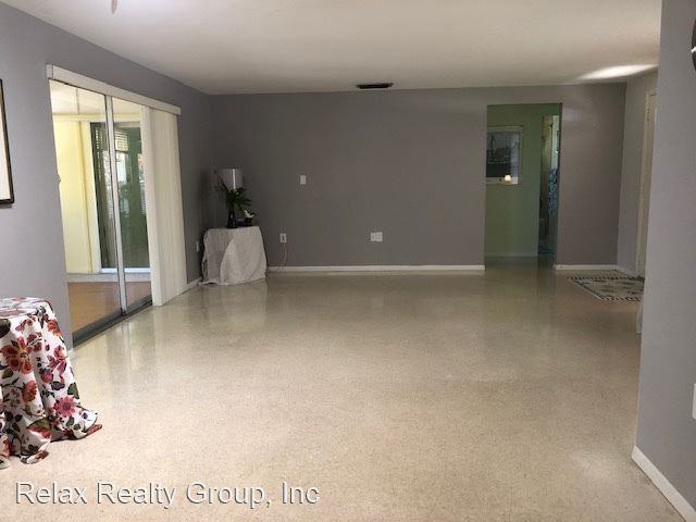 3512 S School Ave - Photo 2 of 11