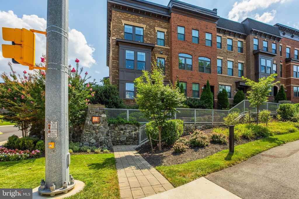 9314 Sweetbay Magnolia Ct - Photo 2 of 37