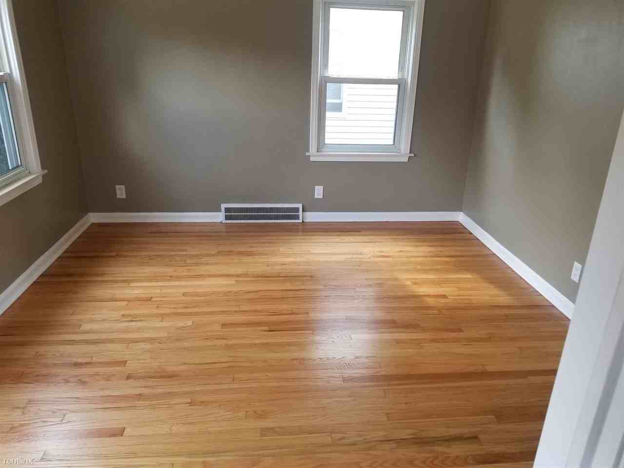 565 E Webster St - Photo 2 of 14