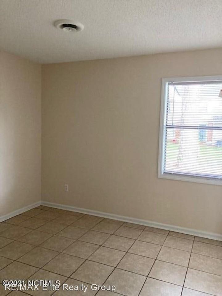 199 Village Cir - Photo 3 of 6