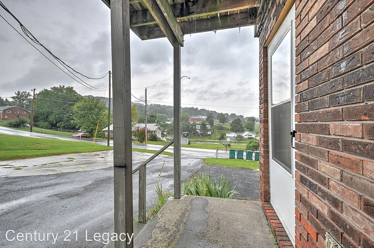 3016 Bloomingdale Pike - Photo 3 of 22