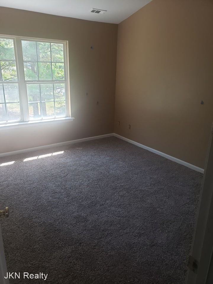 3581 Draycott Ave - Photo 3 of 35