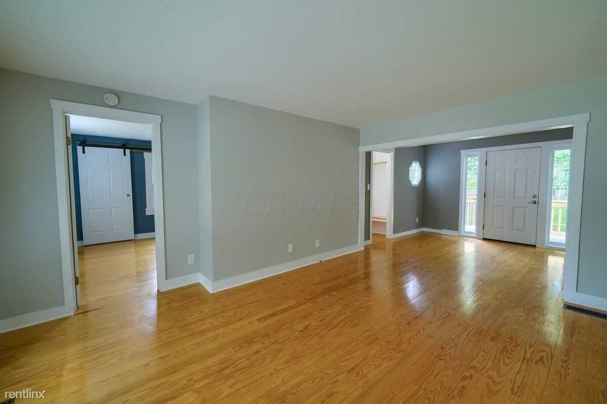 325 Main St - Photo 3 of 14