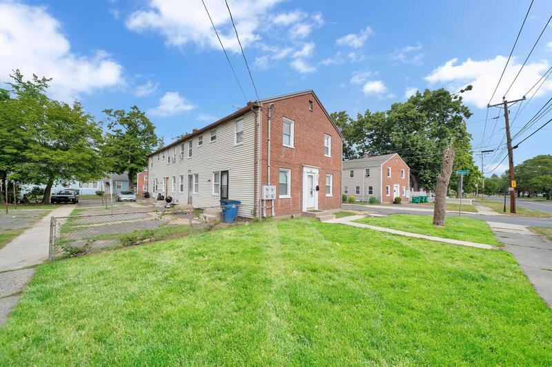 1576 Carew St - Photo 2 of 35