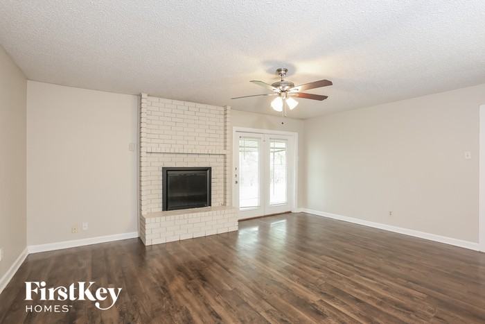 1600 Lagoona Ln - Photo 2 of 15