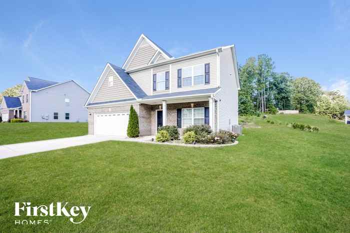 330 Windpher Rdg - Photo 2 of 15