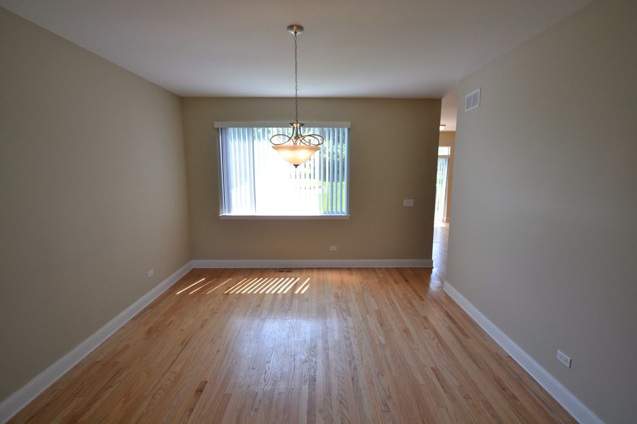 904 Autumn Dr - Photo 3 of 10