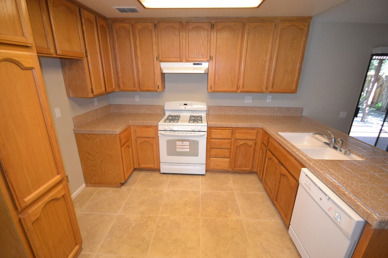 8465 Hollow Oaks Ct - Photo 2 of 13