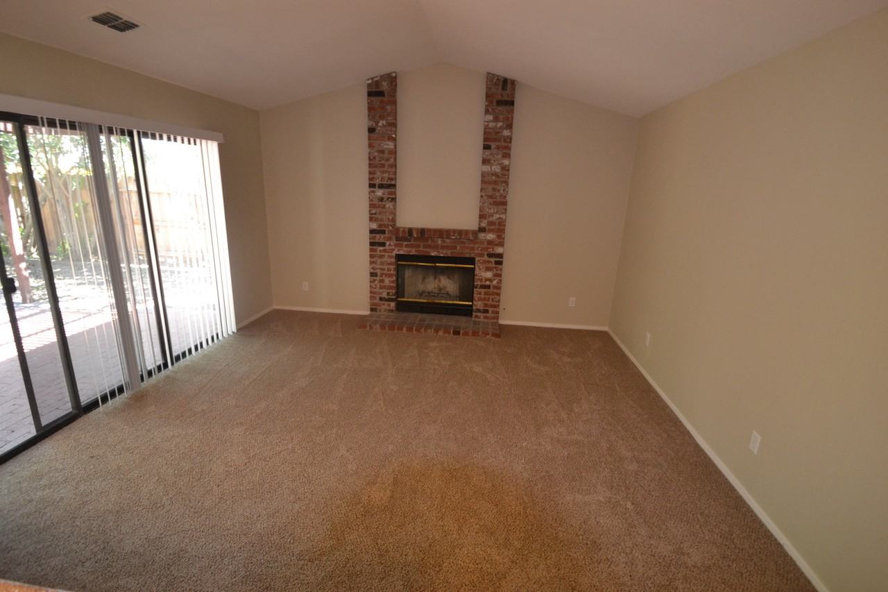 8465 Hollow Oaks Ct - Photo 3 of 13