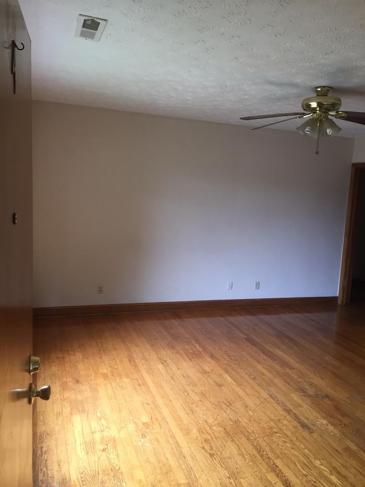 630 6th Street WApt 4 #630-4 - Photo 2 of 4