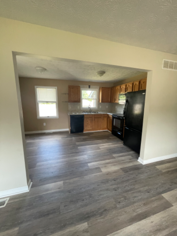 411 Woodspointe Way - Photo 3 of 11