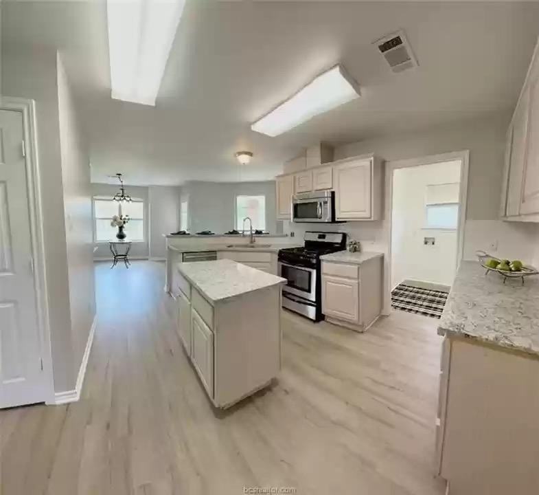 1307 Portsmourth Court - Photo 3 of 12