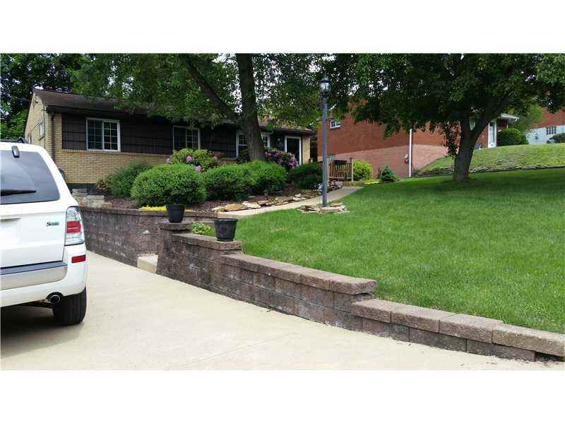 705 Illini Dr - Photo 2 of 25