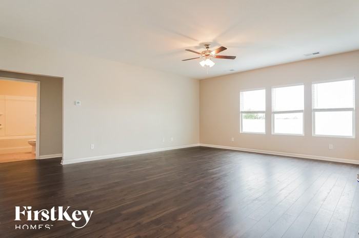 1019 Greenhead Dr - Photo 2 of 15