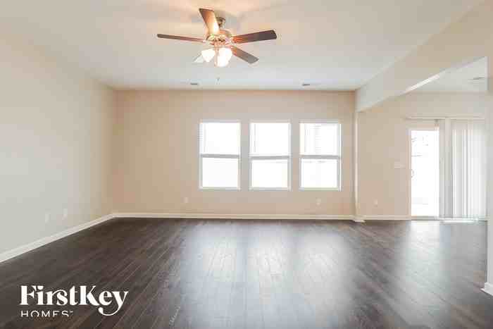 1019 Greenhead Dr - Photo 3 of 15