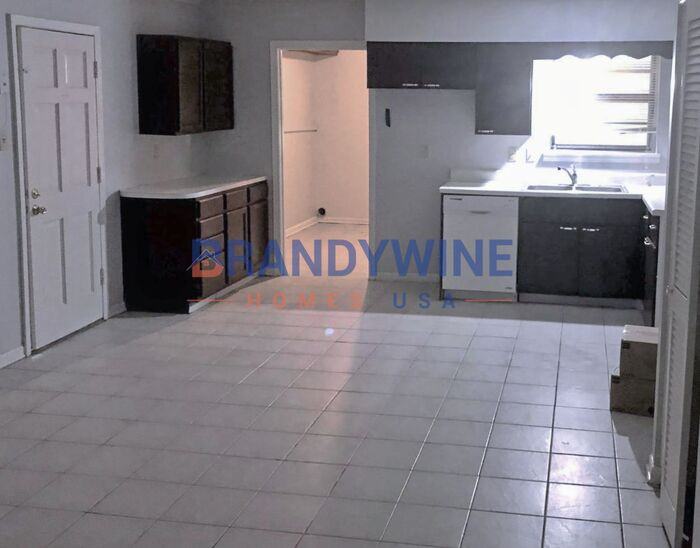 3006 Castleman St - Photo 3 of 10