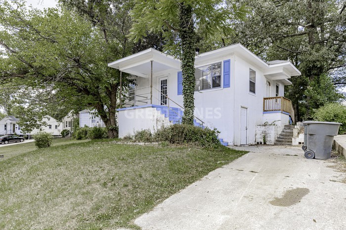 1204 Bellevue St - Photo 2 of 12