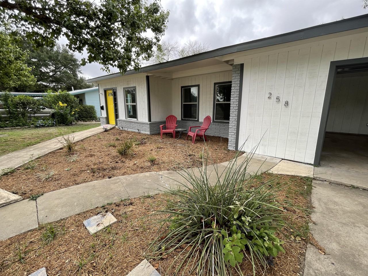 258 Cresham Dr #1 - Photo 5 of 50