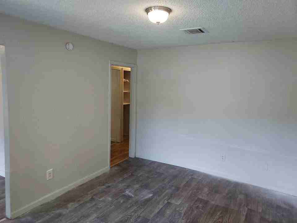 59 Charmingdale Dr N #1 - Photo 6 of 11