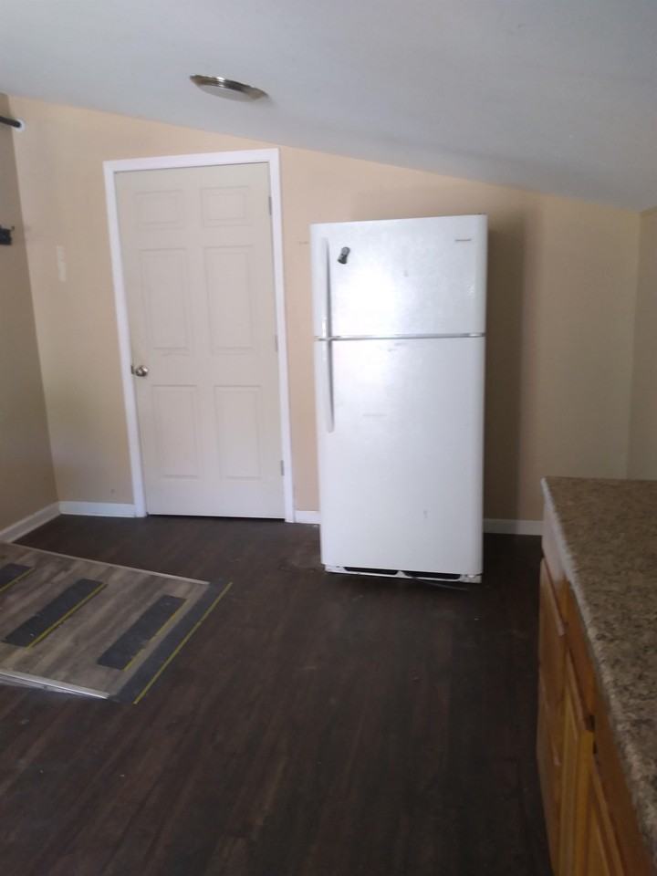 216 S Pecan St #1 - Photo 4 of 16