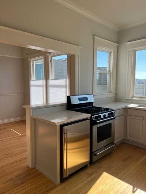 376 Green Street - Photo 3 of 32