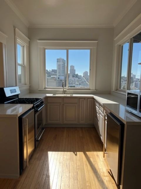 376 Green Street - Photo 2 of 32