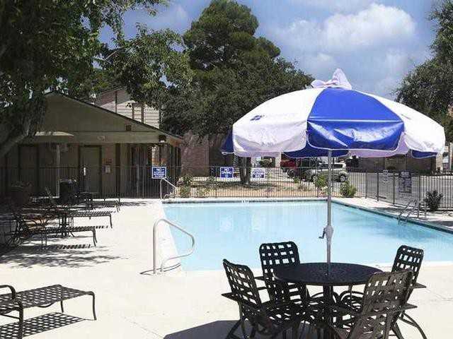 4330 N Grandview Ave - Photo 6 of 26