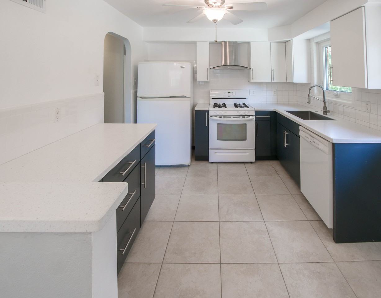 1120 Collingwood Drive - Photo 2 of 18