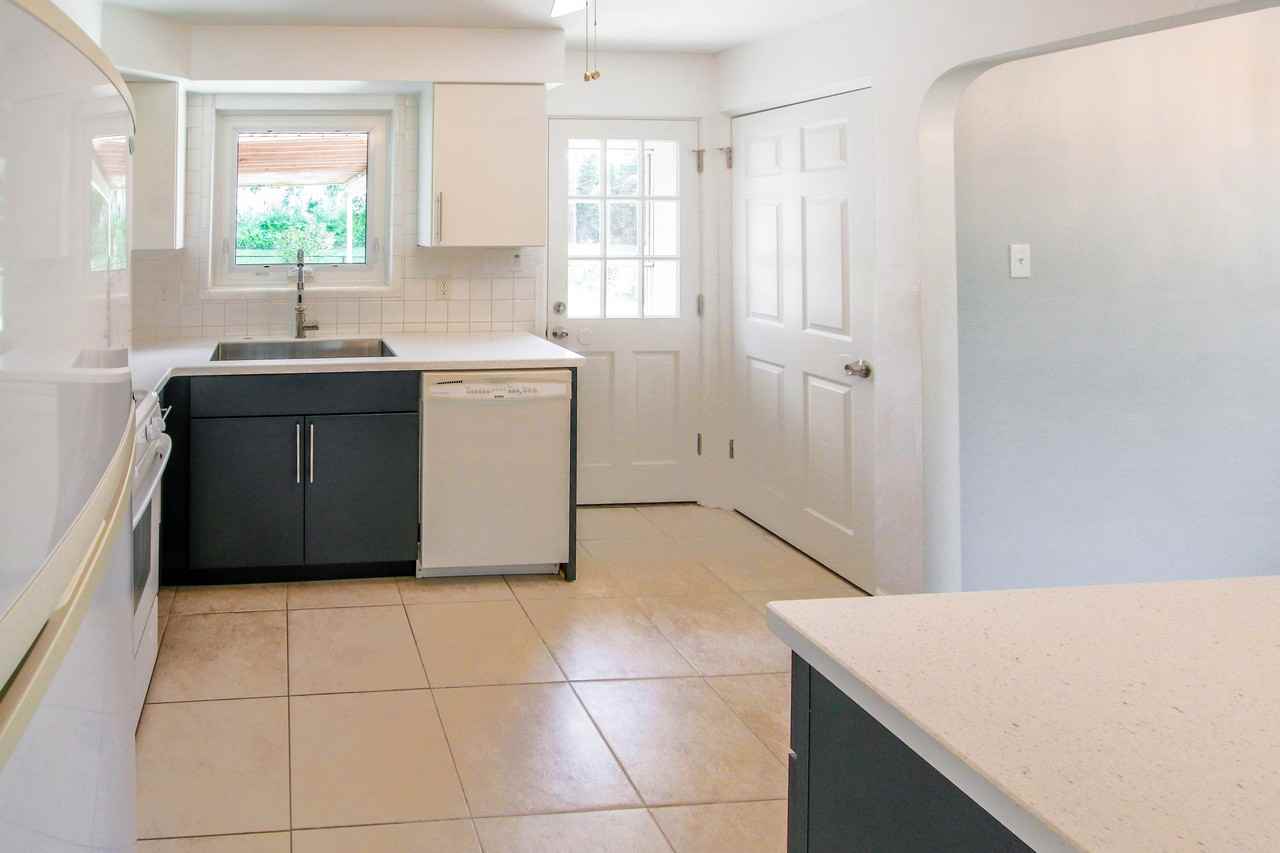 1120 Collingwood Drive - Photo 3 of 18