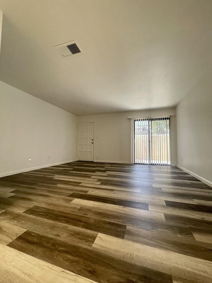 6808 Klamath Way #B - Photo 3 of 11