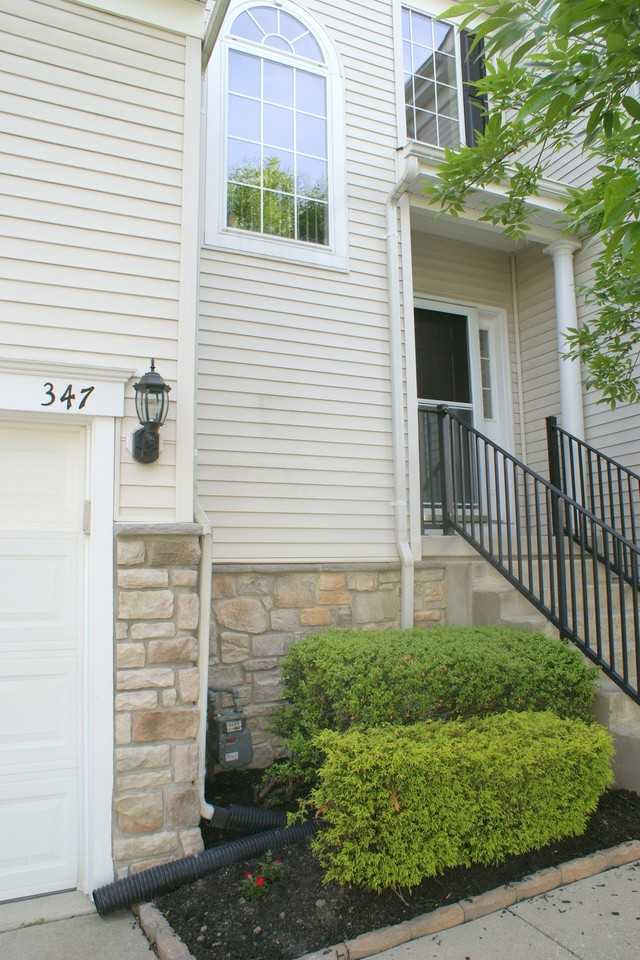 347 Huntington Dr - Photo 2 of 25
