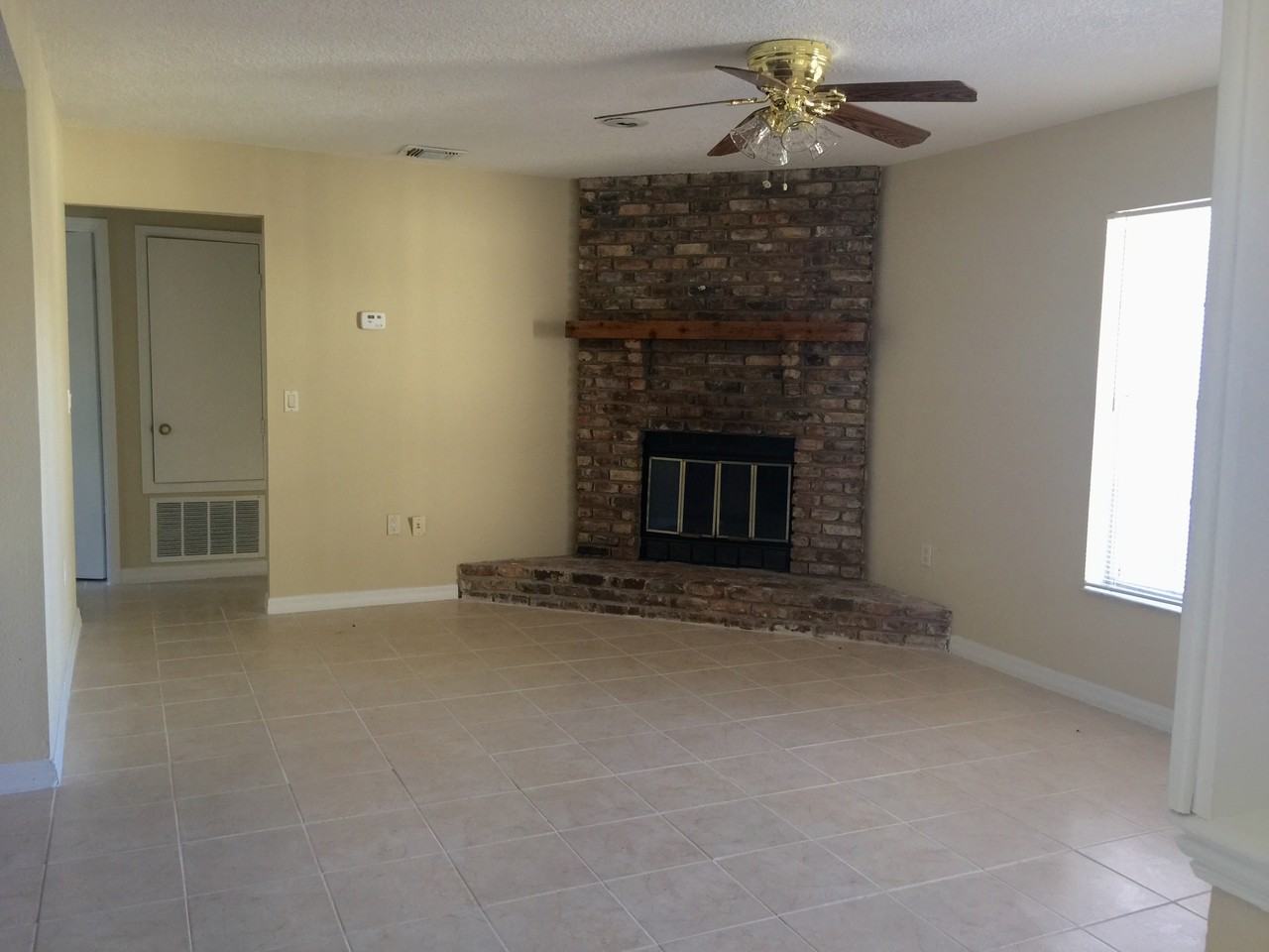 6261 Silver Glen Ct - Photo 3 of 11