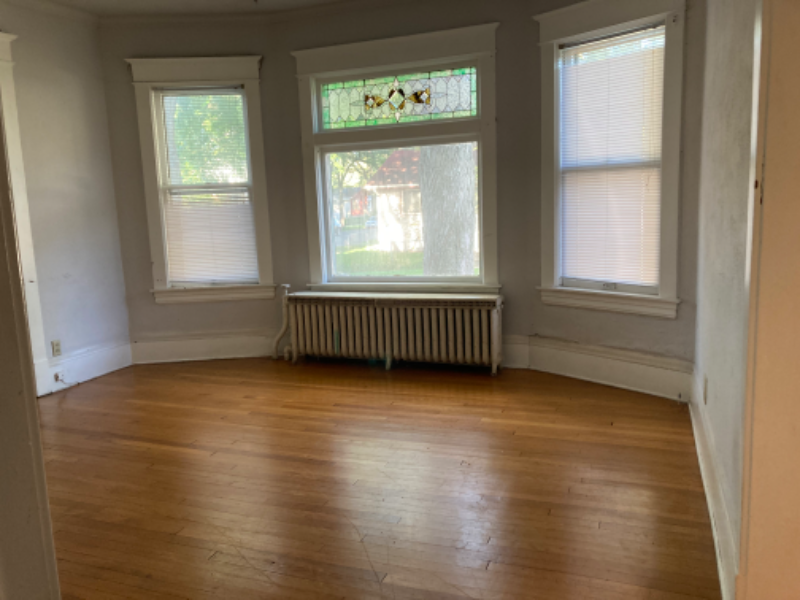 293 Robie St E #1 - Photo 3 of 14