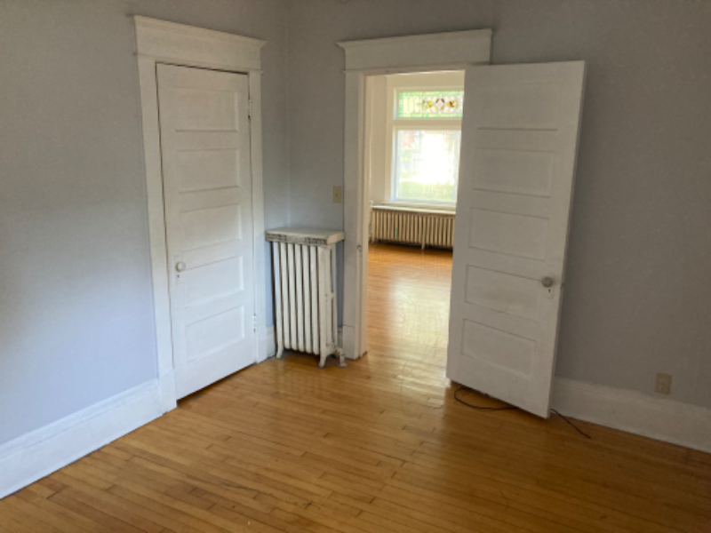 293 Robie St E #1 - Photo 5 of 14