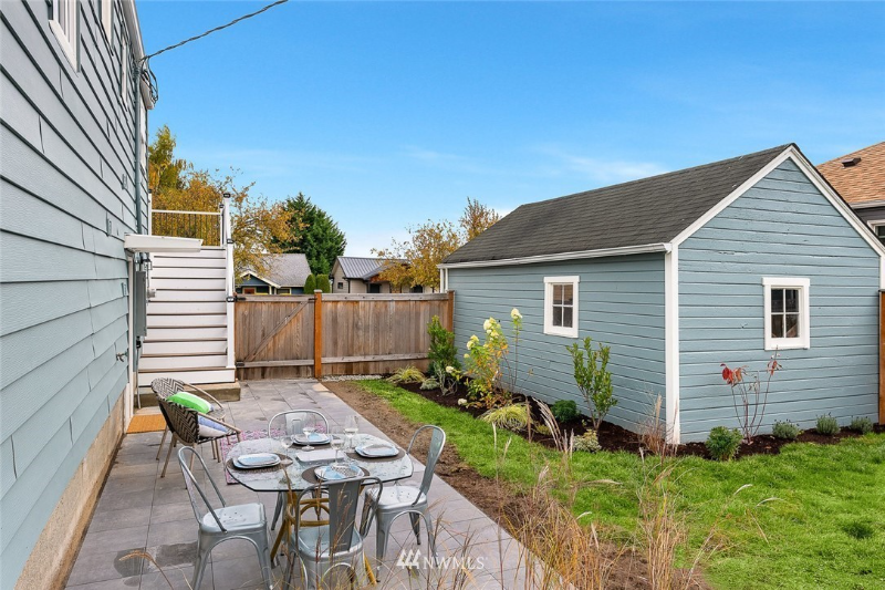 3903 Sw Dakota St - Photo 2 of 12
