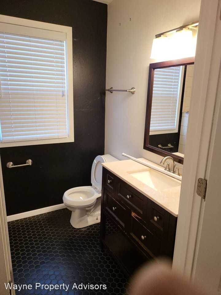 201 NW 23rd - Photo 3 of 7