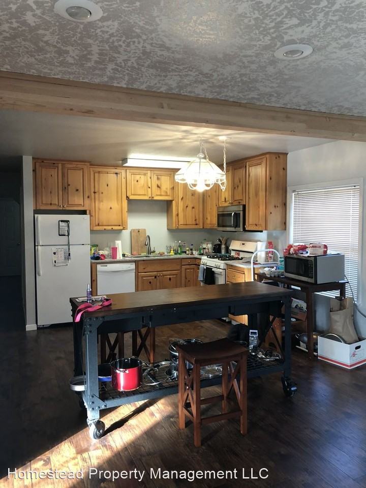 298 E. Powell St. - Photo 3 of 24