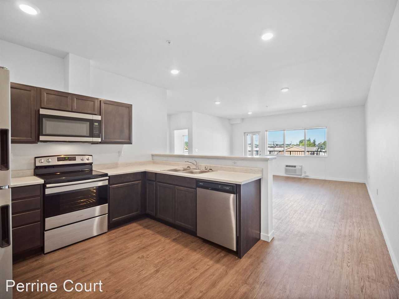 Spacious - Modern - New - Photo 3 of 26