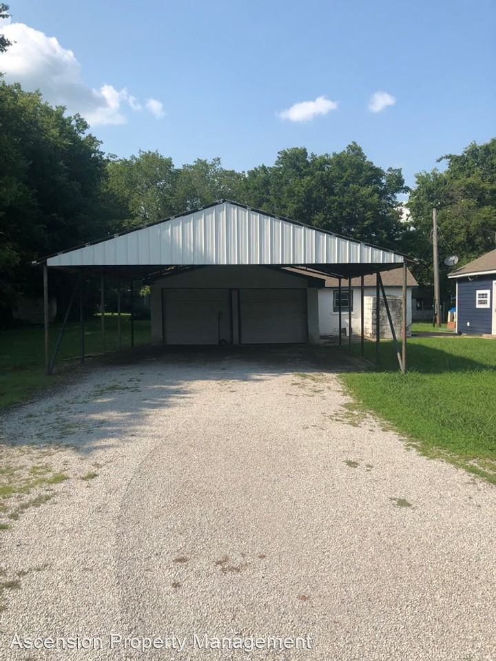 207 2nd St - Photo 2 of 3